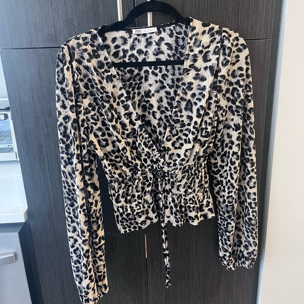 Zara long sleeved cheetah cinch top